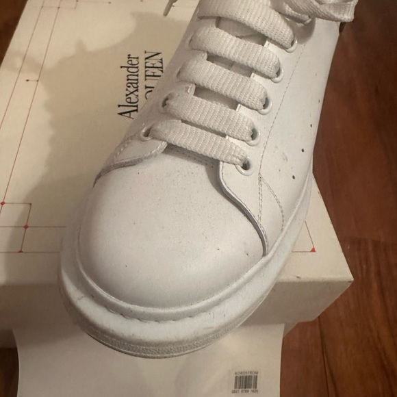 This shoes is size 12 in U.S. size it wasworn a few times